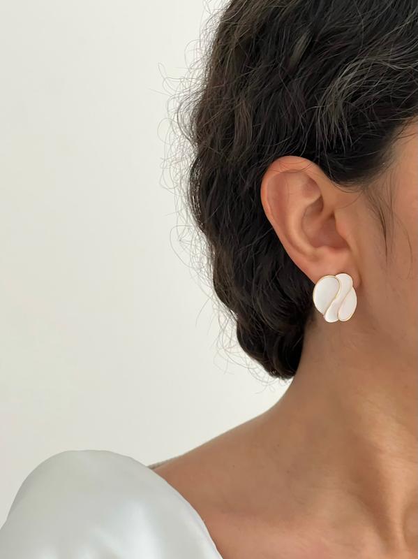 گوشواره مینیمال پیچ میناکاری