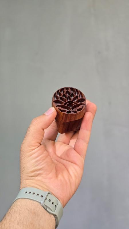مهر کلمپه چوبی طرح بم دکان هنری زا
