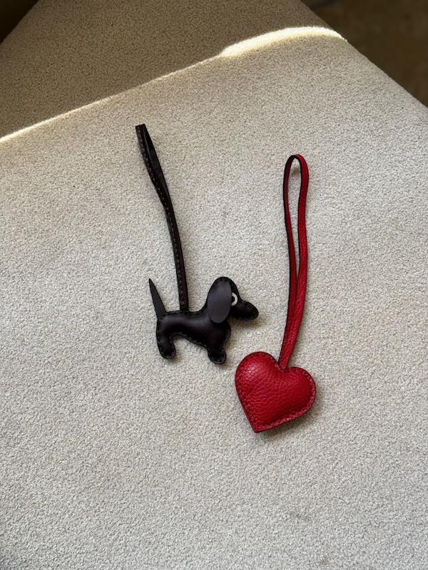 چارم و اویز چرم قلب و هاپو