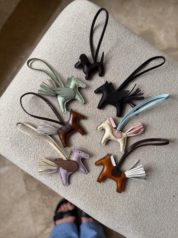 چارم و آویز اسب چرم طبیعی 