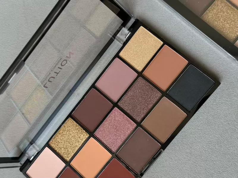 پالت سایه رولوشن مدل ولوت رز Velvet Rose 