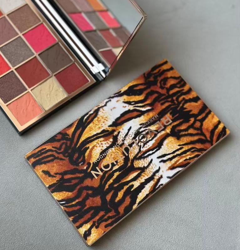 پالت سایه 18 رنگ رولوشن مدل Wild Animal Fierce