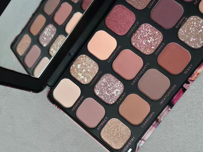 پالت سایه رولوشن مدل Forever Flawless Allure