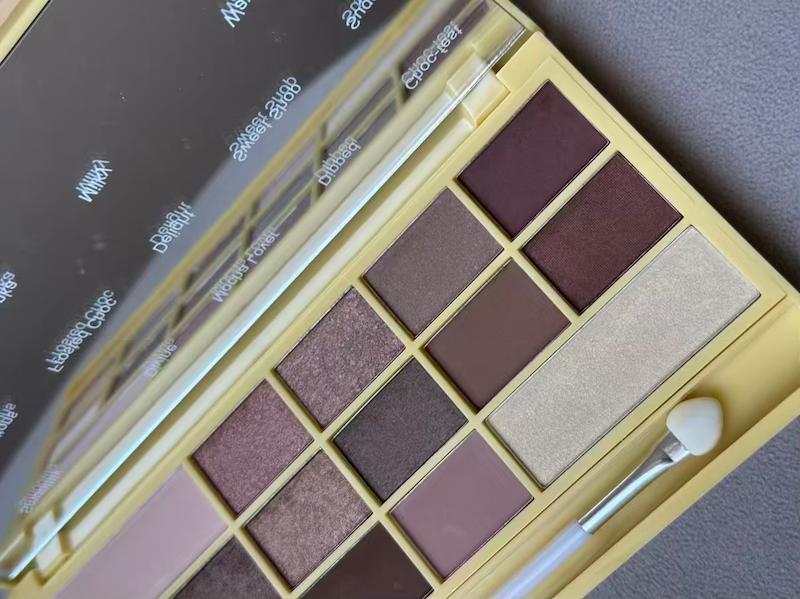 پالت سایه شکلات سفید رولوشن مدل White Chocolate