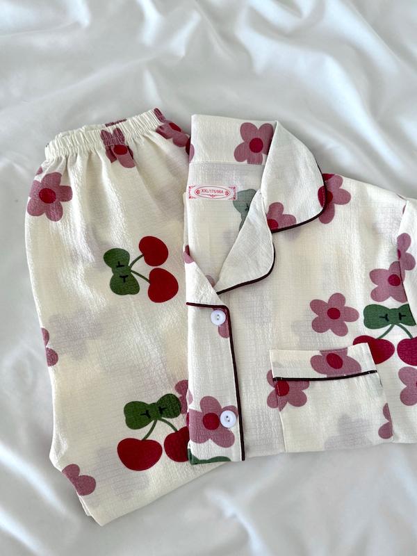 تیشرت شلوار گیلاسی با طرح گل قرمز