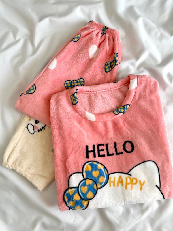 بلوز شلوار تدی کیتی زمینه گلبهی