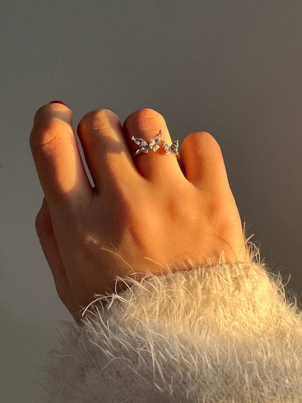 انگشتر پروانه نگینی