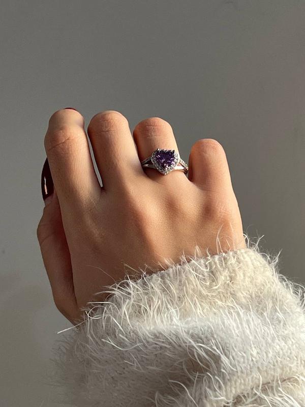 انگشتر لوکس قلب نگینی بنفش