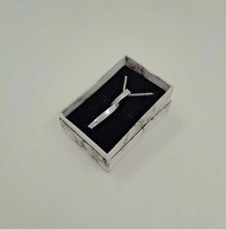 گردنبند مکعب عشق پیچ