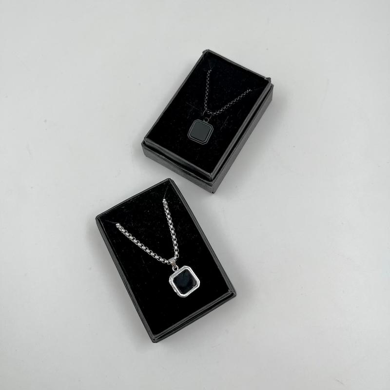 گردنبند اونیکس مربع 