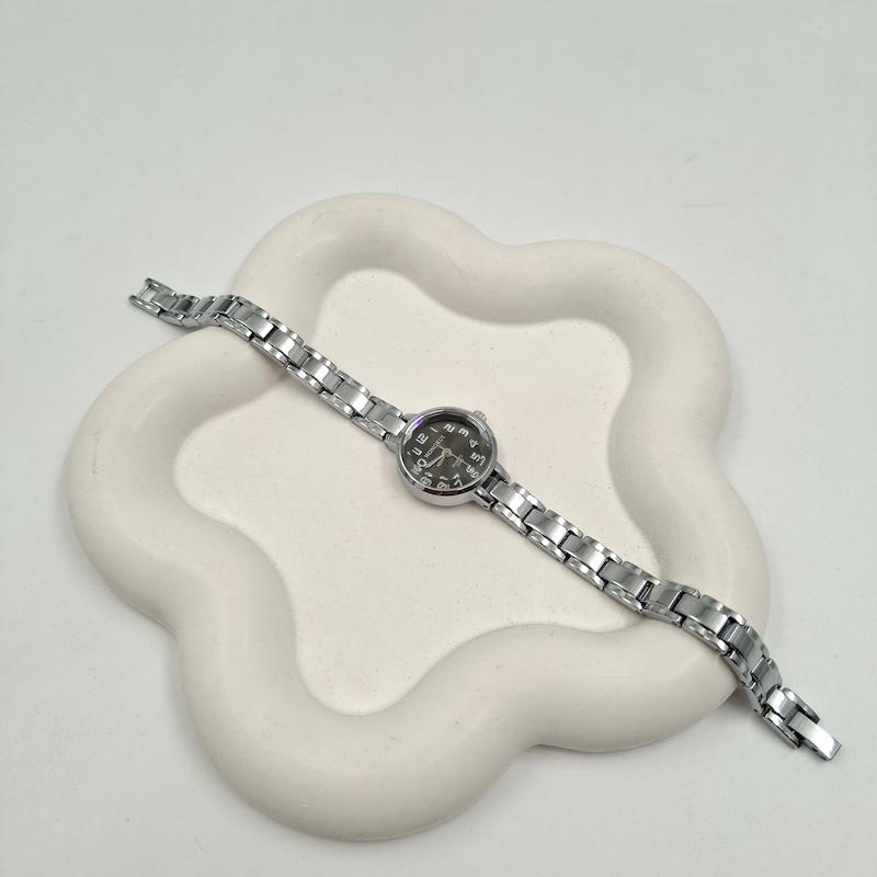 ساعت هانگری صفحه گرد