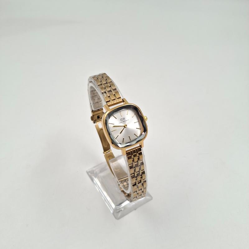 ساعت DW صفحه مربع