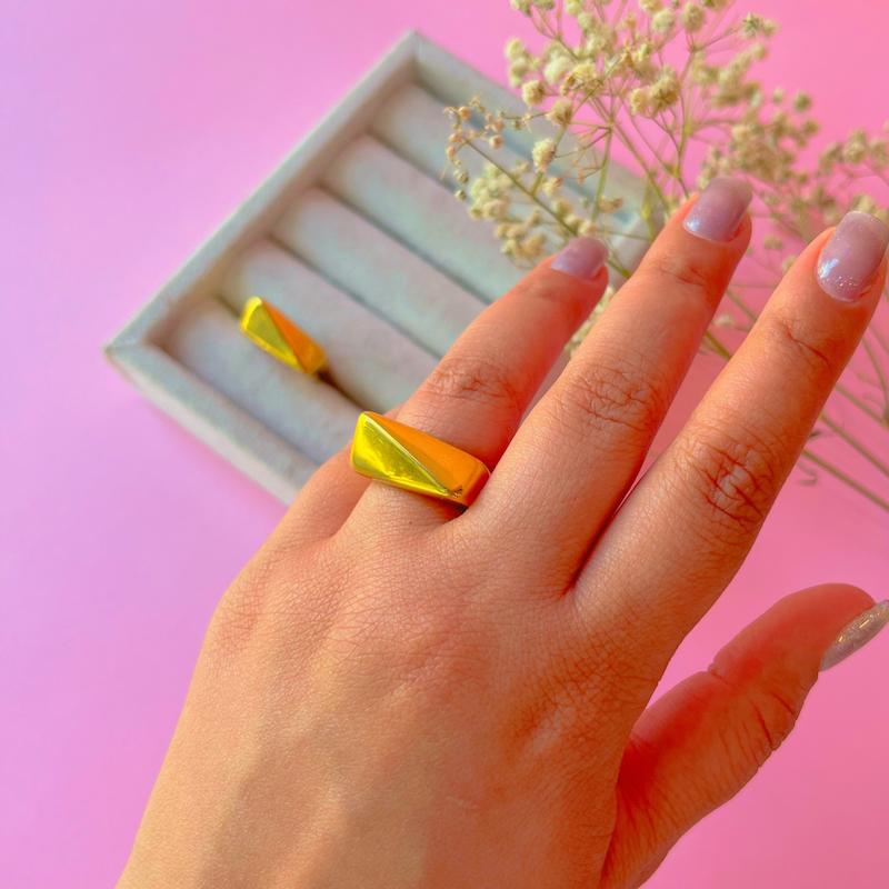 انگشتر مثلث برجسته