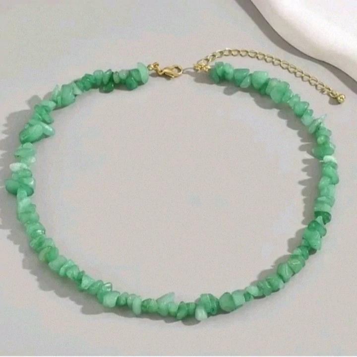      پشتیبانی آنلاین و تلفنی  ارتباط مستقیم با غرفه‌دارها  تضمین بازگشت وجه توسط باسلام  توضیحات  مقدار:  1 عددی  مناسب برای:  خانم ها و آقایان  سایر توضیحات:  قابل سفارش با سنگ دلخواه شما  جنس:  سنگ آونتورین  رنگ:  سبز  برند:  گردن بند  گردنبند تمام سنگ آونتورین با سنگ معدنی | انرژی مثبت، شانس و آرامش  گردنبند تمام سنگ آونتورین با سنگ معدنی، طرحی ساده و طبیعی که از آونتورین خالص ساخته شده است. افزایش انرژی مثبت، جذب شانس و آرامش روانی را تجربه کنید. مناسب برای هدیه و استفاده روزمره.   گردنبند تمام سنگ آونتورین با سنگ معدنی، از آونتورین طبیعی با کیفیت بالا ساخته شده است. این گردنبند که تنها از سنگ آونتورین تشکیل شده است، با طراحی ساده و بی‌نقص، گزینه‌ای ایده‌آل برای دوستداران جواهرات طبیعی است. این محصول می‌تواند به عنوان یک اکسسوری شیک و در عین حال نمادی از انرژی مثبت و خوش‌شانسی در روزهای مختلف شما ظاهر شود.  این نوع گردنبند با هرنوع سنگی که بخواید قابل سفارش هست.  گردن بند آونتورین طبیعی تمام سنگ