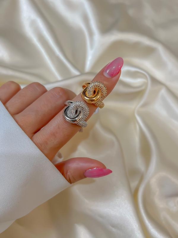 انگشتر گره نگین دار