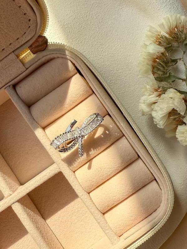 انگشتر جواهری پاپیون باگتی