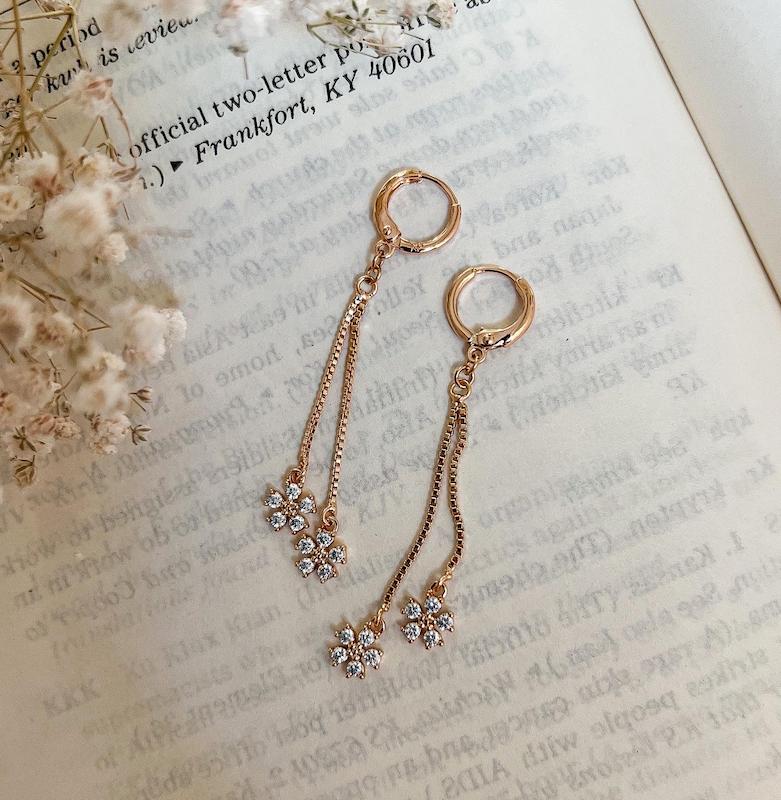 گوشواره گل نگیندار آویز