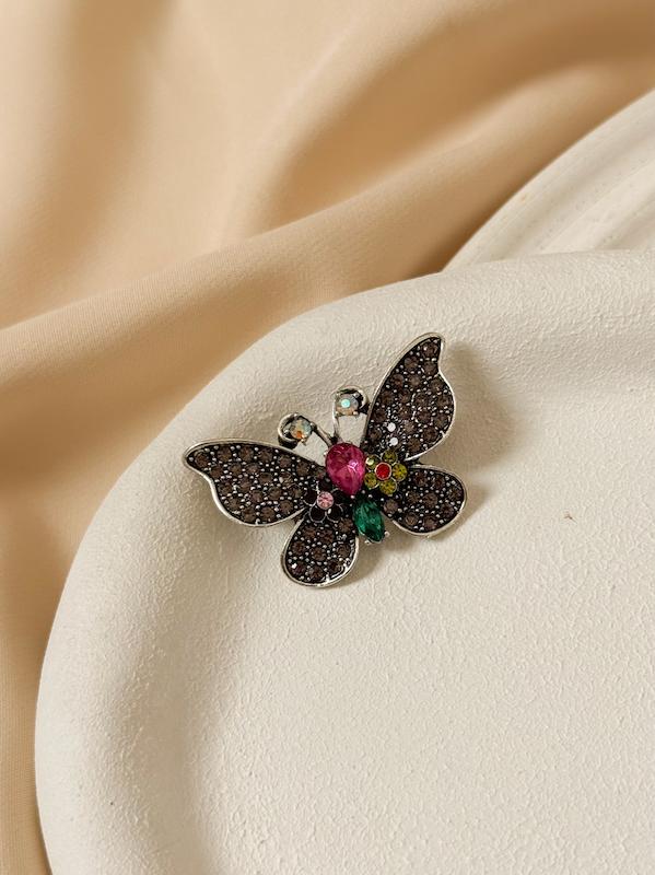 گل سینه زنانه پروانه نقره ای