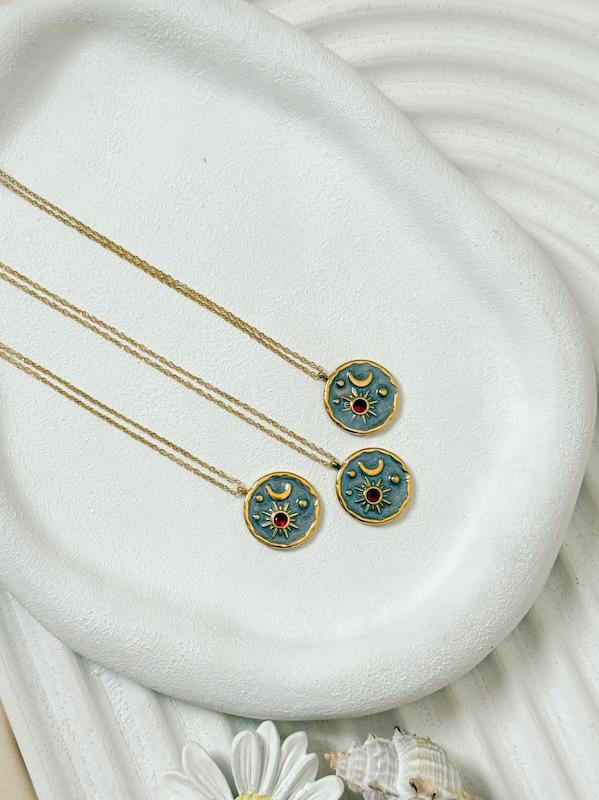 گردنبند زنانه میناکاری ماه و خورشید