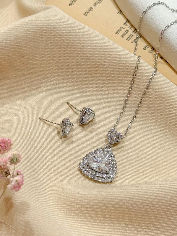 نیمست جواهری سفید مثلث