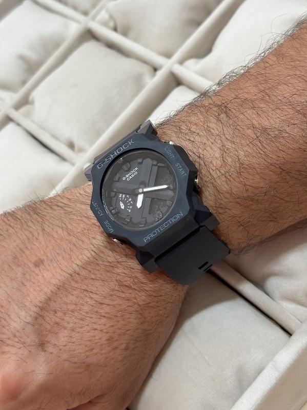 ساعت جی شاک GA2300 ( مشکی عقربه سفید )