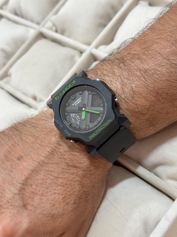 ساعت جی شاک GA2300 ( مشکی عقربه سبز )