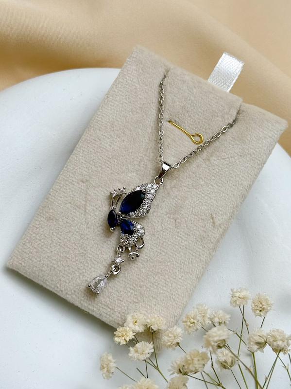 گردنبند جواهری پروانه با نگین اشکی