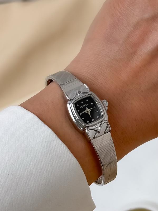 ساعت زنانه دستبندی فنسی مستطیلی ( سری نقره ای ) fencci