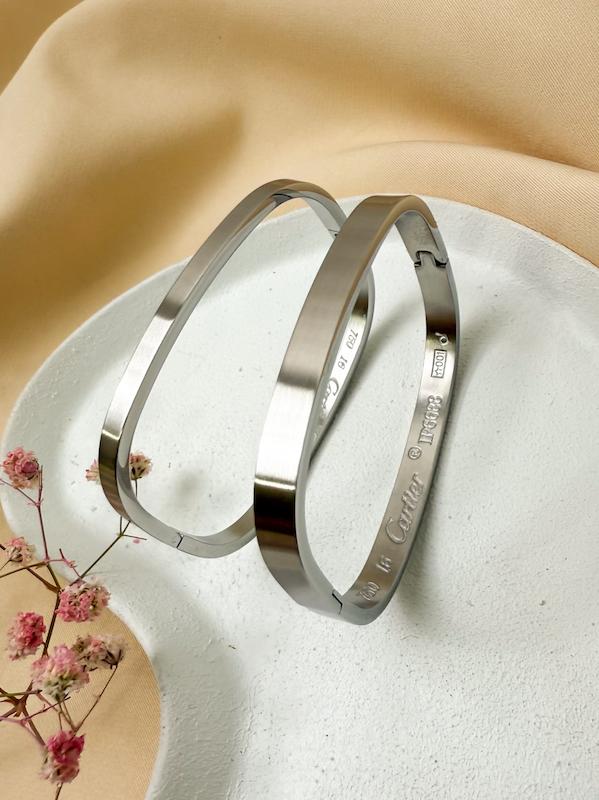 دستبند استیل النگویی مربعی کارتیر ( سری نقره ای )