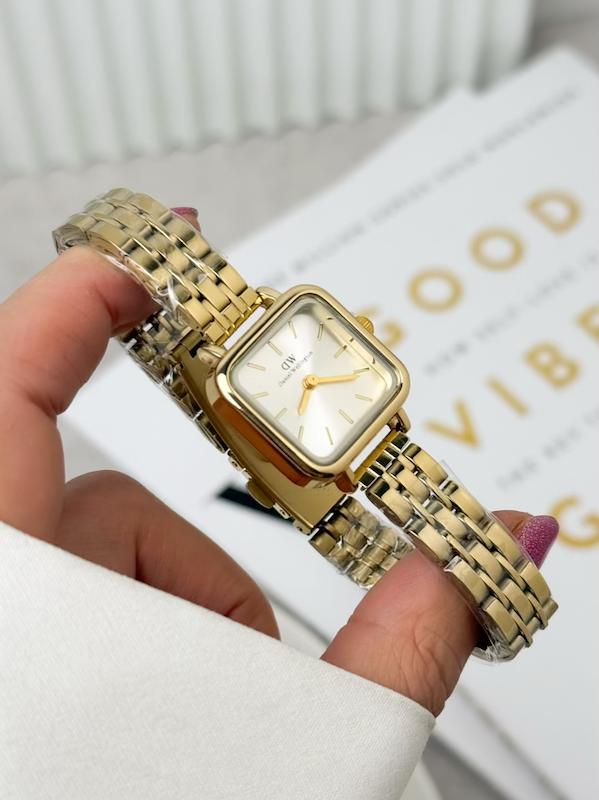 ساعت زنانه DWدنیل ولینگتون مربعی ( سری طلایی )