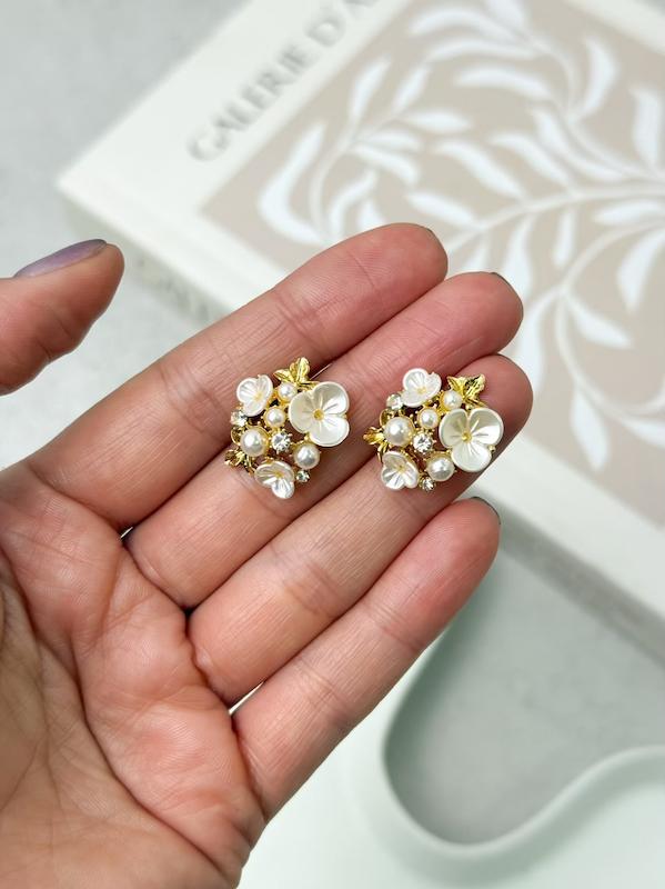 گوشواره صدفی شکوفه