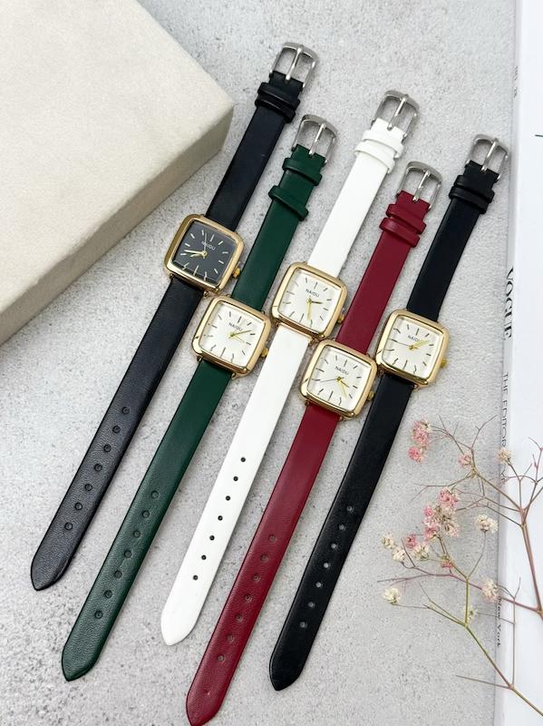 ساعت زنانه چرم نایدو 