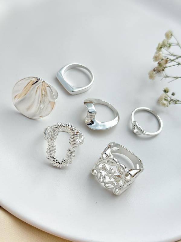 انگشتر پکی زنانه لوئوه طلایی و نقره ای Loewe