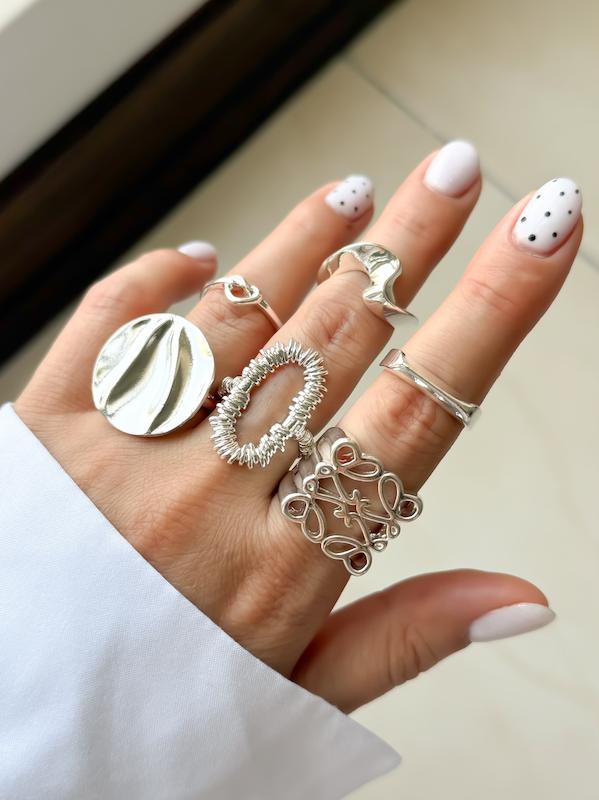 انگشتر پکی زنانه لوئوه طلایی و نقره ای Loewe
