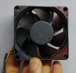 فن خنک‌کننده DC براشلس Y.S.Tech مدل FD127025MB سایز 7×7×2.5cm