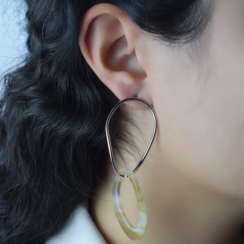 گوشوار آویز دار رزینی کد48