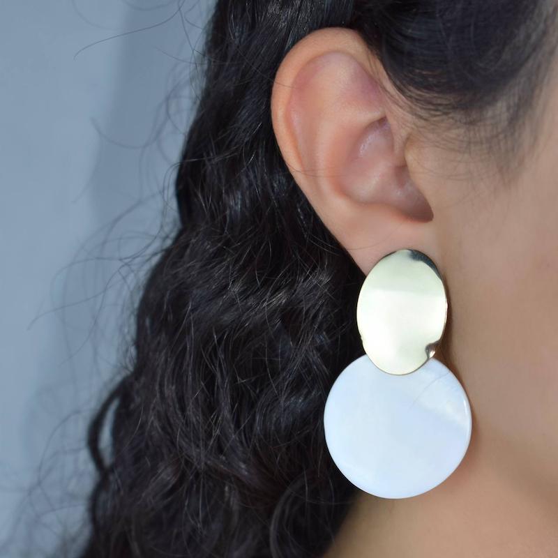 گوشوار آویزدار صدفی کد 27