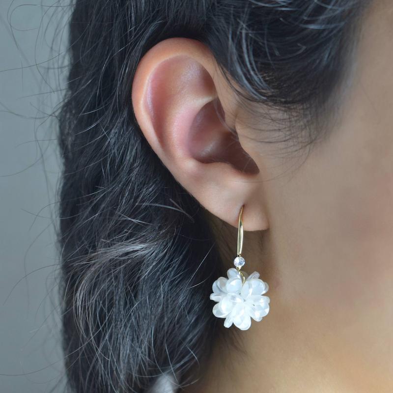 گوشوار صدفی طرح گل کد9