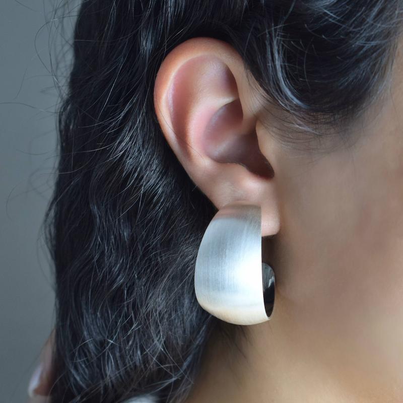 گوشوار ابکاری نقره طرح نیم دایره کد13