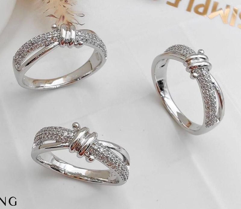 انگشتر گره ای نگین دار