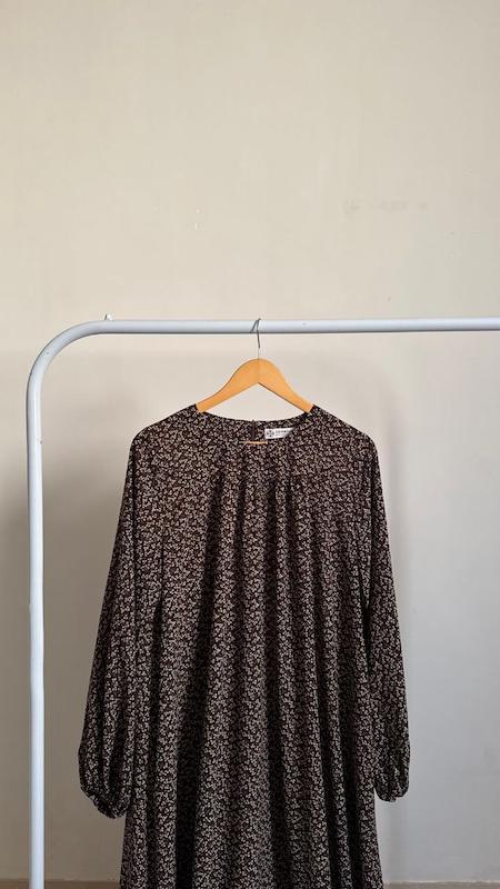 نسیم قهوه ایی تیره گلگلی