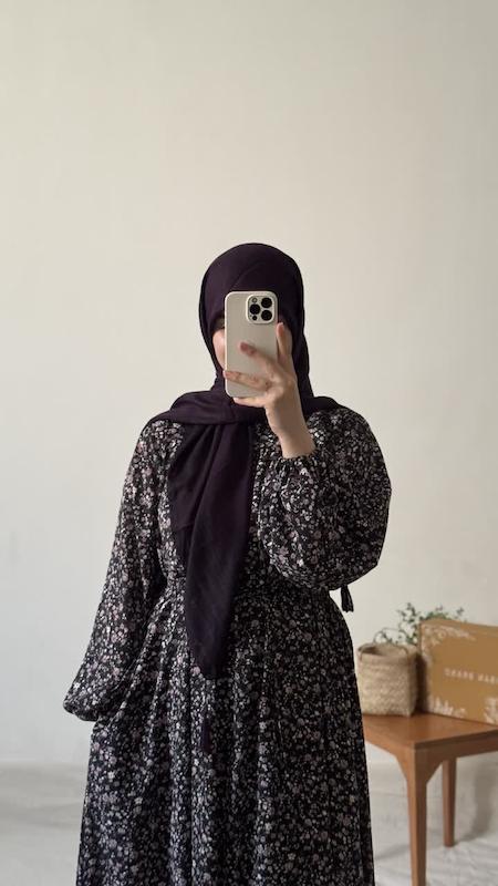 نسیم مشکی گل بنفش