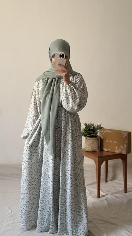 نسیم سفید گل آبی