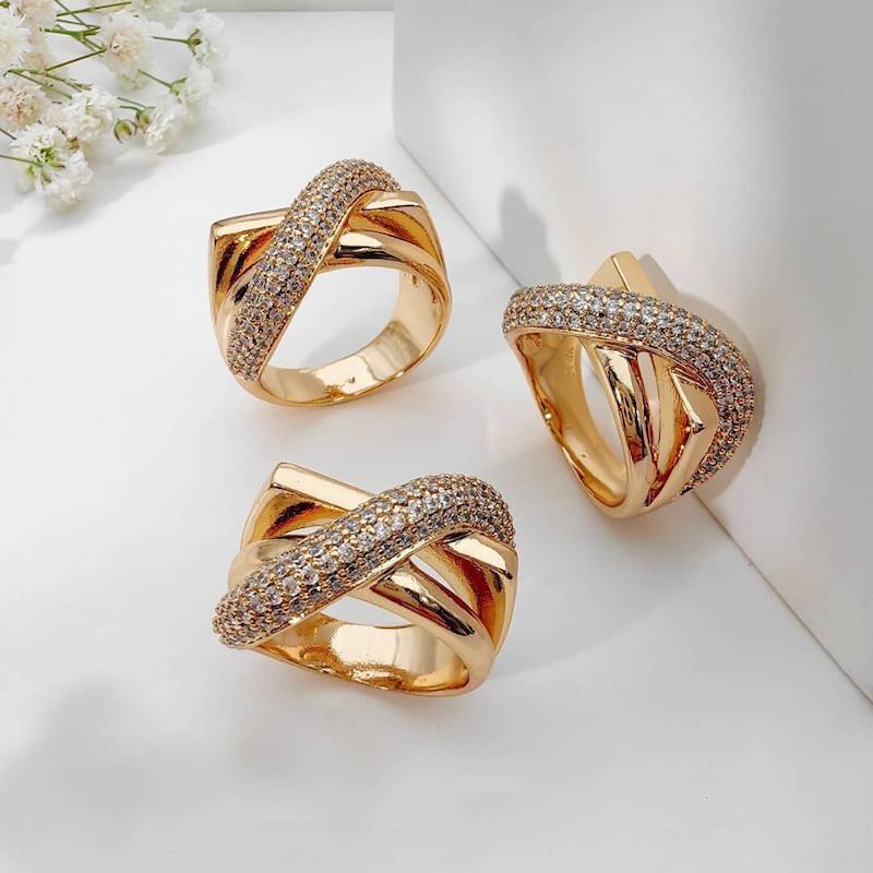 انگشتر نگین دار