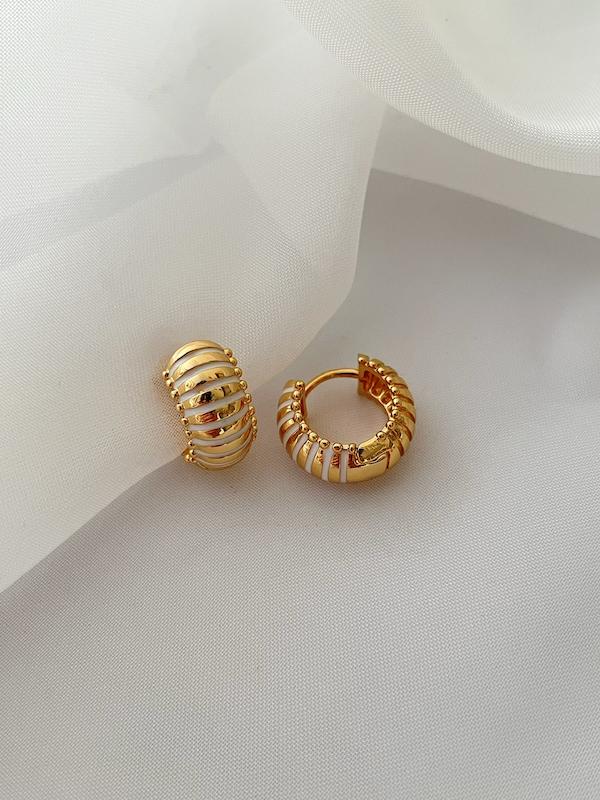 گوشواره میناکاری راه راه سفید ysx