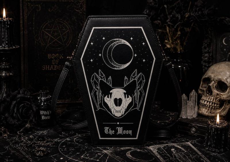 کیف گوتیک تابوتی چرم طرح moon