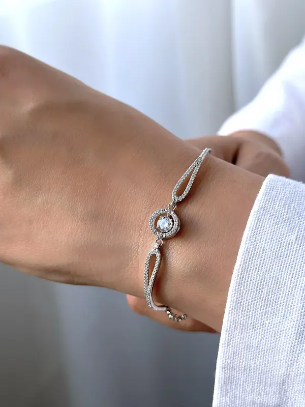 دستبند نقره ۹۲۵ با نگین مرکزی متحرک و هاله زیرکونیا