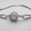دستبند نقره ۹۲۵ با نگین مرکزی متحرک و هاله زیرکونیا