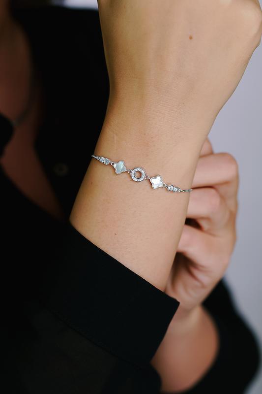 دستبند نقره زنانه صدفی و نگین‌دار طرح ونکلیف – عیار 925