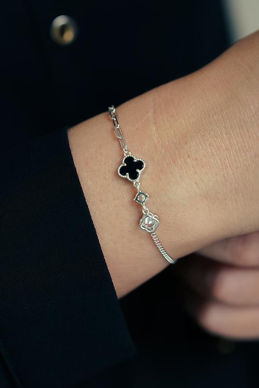 دستبند نقره زنانه طرح ونکلیف مشکی و نگین‌دار – عیار 925